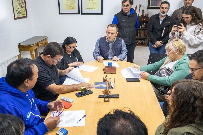 Histórico acuerdo salarial en Río Grande: los municipales cobrarán un 4,5% de aumento y el piso supera el millón de pesos