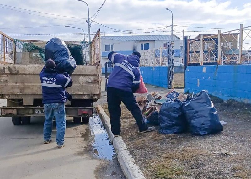 ENTRE TODOS HACEMOS UNA CIUDAD MÁS LIMPIA Y ORDENADA
