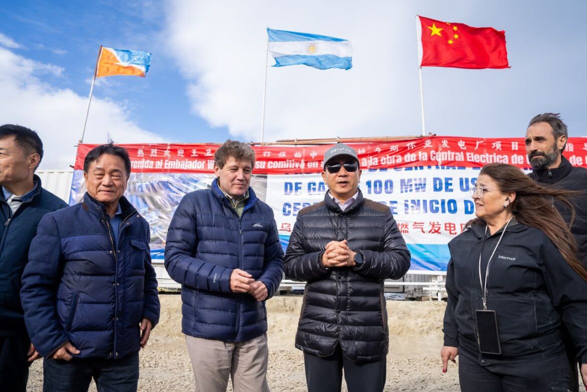 VISITA OFICIAL: EL GOBERNADOR MELELLA RECORRIÓ JUNTO AL EMBAJADOR DE CHINA Y SU COMITIVA LA OBRA DE LA NUEVA USINA EN USHUAIA