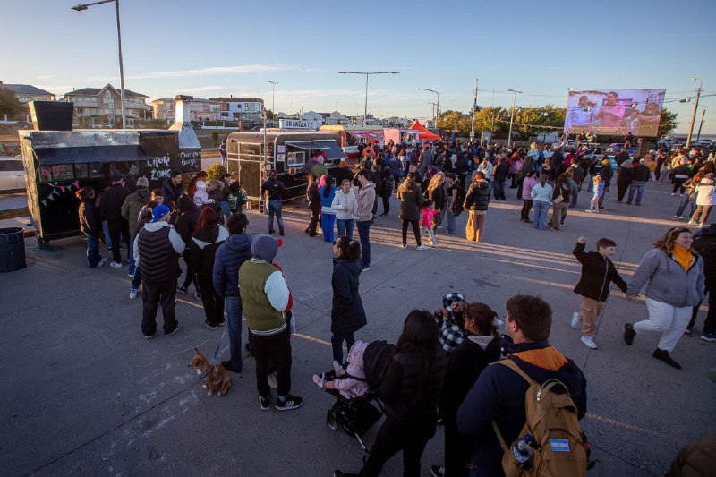 EL PATIO GASTRONÓMICO TENDRÁ UNA «NOCHE DE PEÑA» EN EL PARQUE DE LOS 100 AÑOS