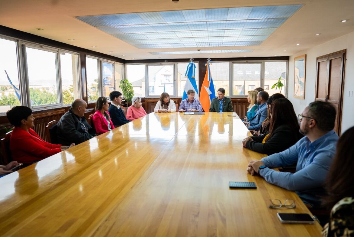 EL GOBERNADOR MELELLA FORMALIZÓ LAS NUEVAS DESIGNACIONES EN EL GABINETE PROVINCIAL