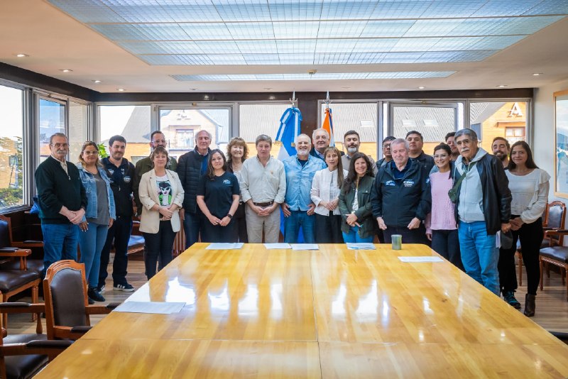 FUERTE RESPALDO POLÍTICO Y SINDICAL AL GOBIERNO PROVINCIAL FRENTE A LA INTERVENCIÓN DEL PUERTO DE USHUAIA