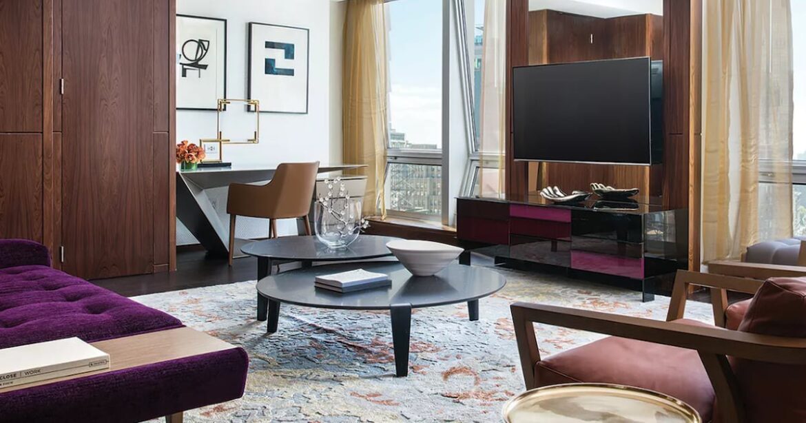 Un lujoso refugio en el corazón de Manhattan: los secretos del hotel donde se hospeda la comitiva oficial