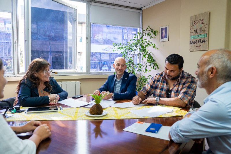 GOBIERNO FIRMÓ UN ACUERDO CON LA UNTDF PARA QUE ESA INSTITUCIÓN AFRONTE EL PAGO DE SERVICIOS CON ACCIONES DE COOPERACIÓN, CONSULTORÍA Y ASESORAMIENTO