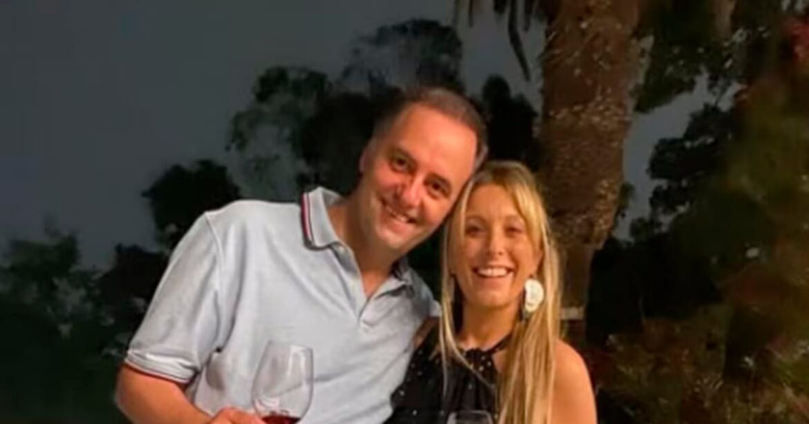 Un viaje, un escándalo y un Gobierno que se resquebraja: los pasos en falso de Adorni que salpican al Presidente