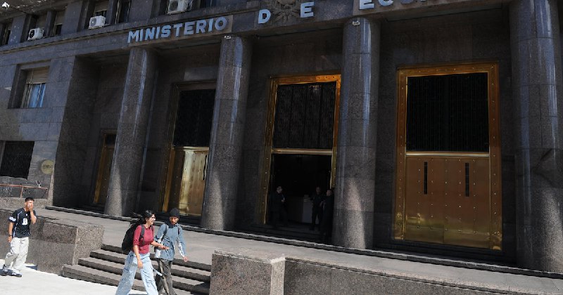 El horizonte negro de Caputo: Guerra, campo y bancos en llamas