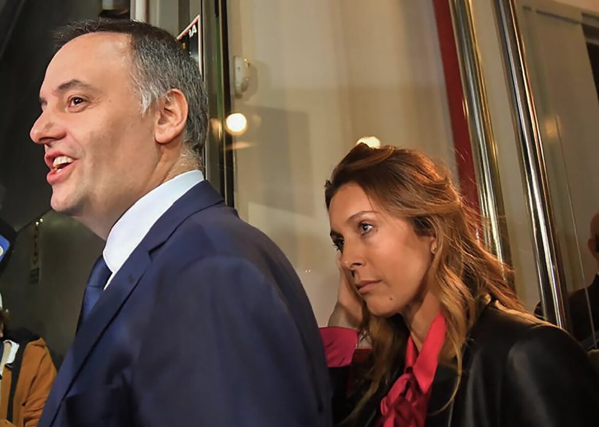 El «amigo» que hundió a Adorni: un lapsus que expone los lujos del jefe de Gabinete