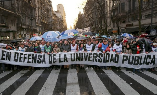 El gobierno consolida un ajuste histórico a las universidades y el presupuesto retrocede a niveles de 2006