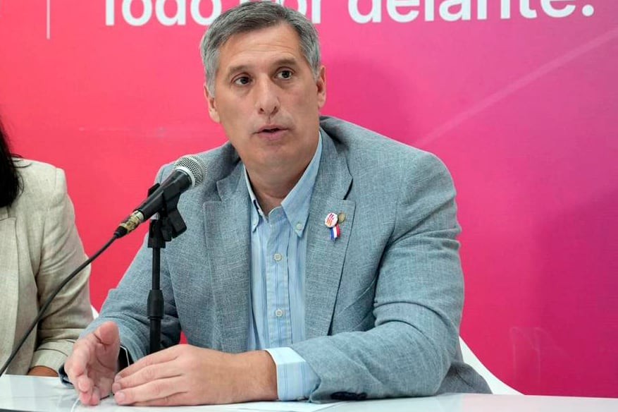 La economía santafesina resiente la caída de la actividad y el ministro Olivares advierte: «No veo una salida de la recesión con el esquema actual»