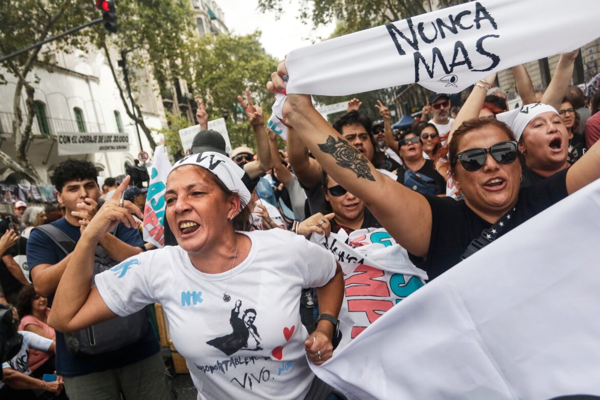 A 50 AÑOS DEL GOLPE, UNA MAREJADA DE ROSTROS Y NOMBRES VOLVERÁ A INUNDAR LA PLAZA