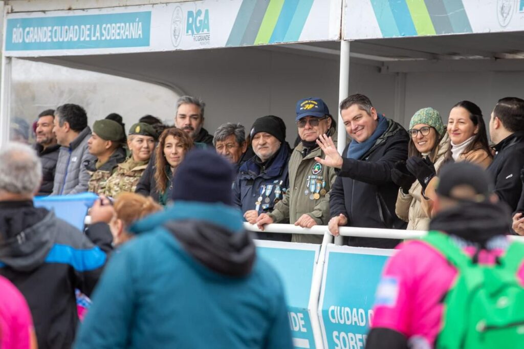 Multitudinaria convocatoria en Río Grande para honrar a los héroes de Malvinas