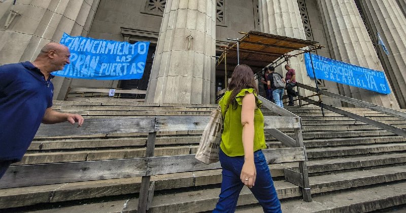 La educación superior en llamas: el Gobierno profundiza el enfrentamiento con universidades mientras gremios y estudiantes alistan una nueva movilización federal
