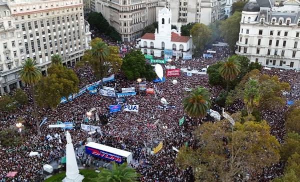 Ante la inminente cautelar judicial, el Consejo Universitario Nacional anuncia una masiva movilización federal para mayo si el Gobierno persiste en desconocer la ley