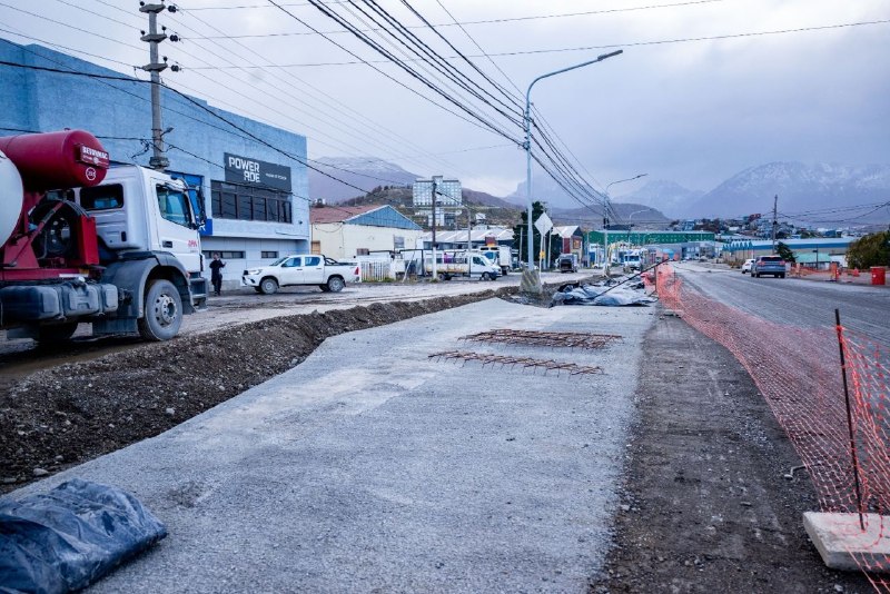 FUNCIONARIAS RECORRIERON AVANCES DE LA OBRA PASEO COSTERO 1 EN AVENIDA PERITO MORENO