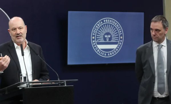 Entre la ratificación escénica y el reemplazo en danza: Milei sostiene a Adorni mientras Sturzenegger acecha como sucesor