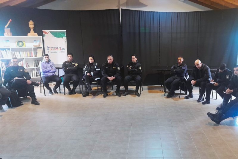 TOLHUIN: LA POLICÍA DE LA PROVINCIA Y EL PODER JUDICIAL UNIFICAN CRITERIOS DE ACTUACIÓN PARA UN MEJOR SERVICIO A LA COMUNIDAD