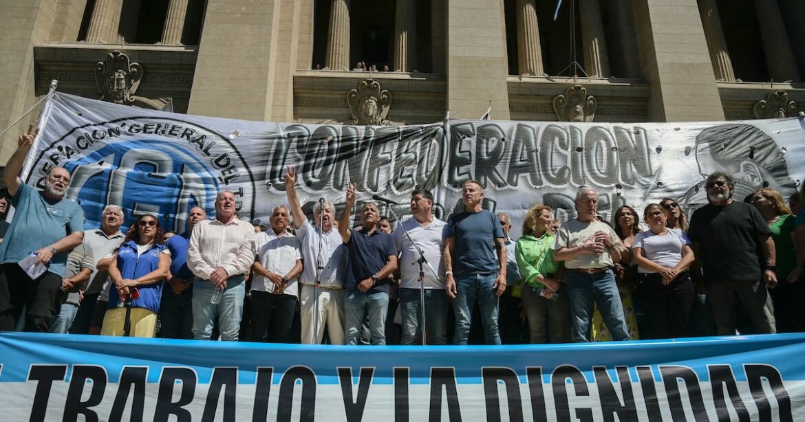 Bajo la sombra del ajuste, la CGT activa una gigantesca protesta nacional sin tregua ni cuartel