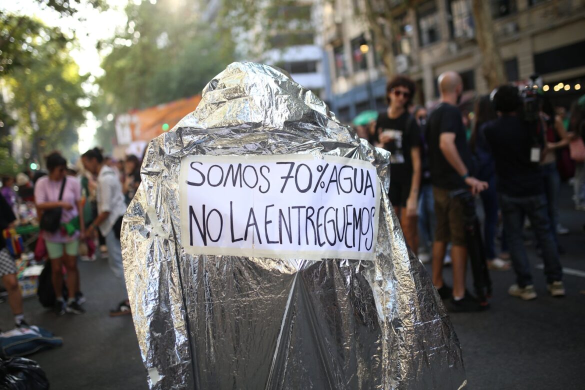 La ciudad de Rosario se moviliza contra el embate a la norma de hielos eternos