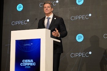 Bajo un cielo plomizo, la elite económica y política se reúne con un interrogante común: ¿cómo transformar la estabilidad en despegue?