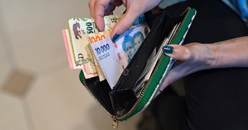 La silenciosa asfixia financiera: más hogares argentinos caen en el sobreendeudamiento y recurren a créditos informales para sobrevivir