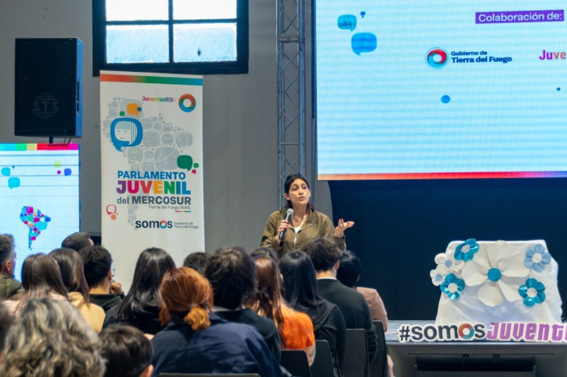 PARLAMENTO JUVENIL DEL MERCOSUR 2026: “ESTE ÁMBITO DE EJERCICIO CIUDADANO, POLÍTICO Y DEMOCRÁTICO AMPLÍA EL CONOCIMIENTO DE LA MATRIZ PRODUCTIVA FUEGUINA”