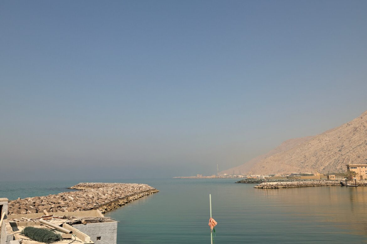 Tensión absoluta en el Golfo: Trump ordena «aniquilar» toda embarcación iraní que desafíe el cerco naval mientras Teherán promete un caos sin fronteras