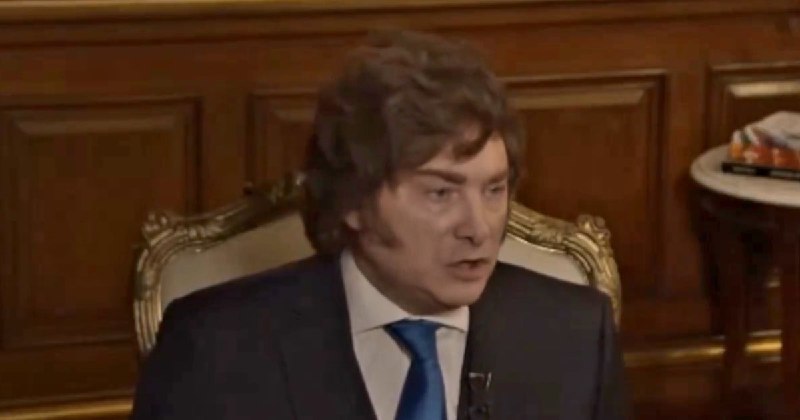 El Presidente niega la crisis económica, responsabiliza a la sociedad por la dolarización fallida y defiende a sus funcionarios cuestionados