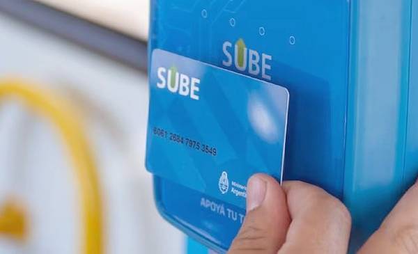 El colapso del transporte alcanza su punto más crítico: usuarios atrapados entre la reducción de servicios y un nuevo tarifazo del 5%