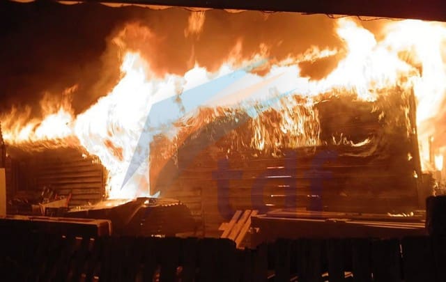 Fuego arrasó con una vivienda en Ushuaia y un automóvil fue pasto de las llamas en Río Grande bajo sospecha de dolo