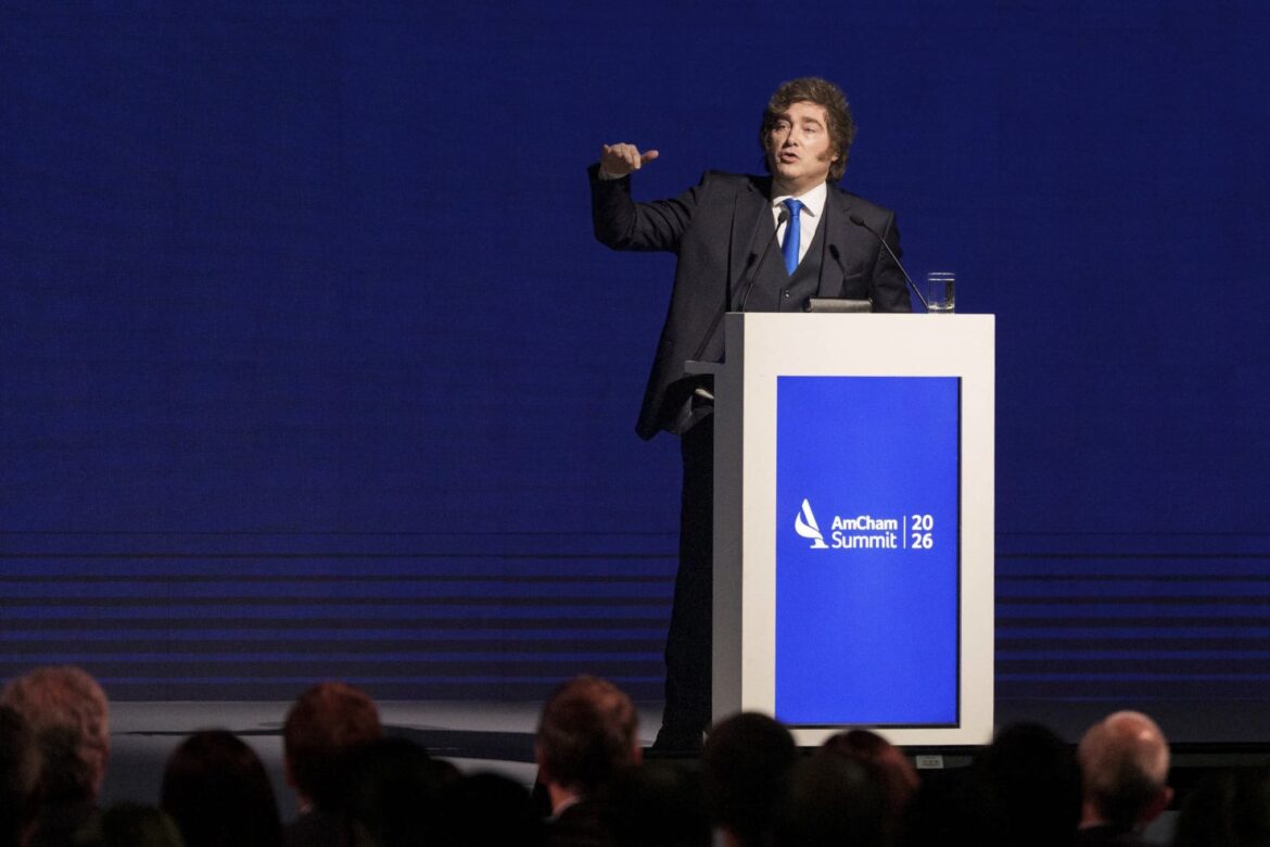 Entre gestos nerviosos y promesas desreguladoras, Milei defendió a Adorni y calificó como “repugnante” el dato de inflación