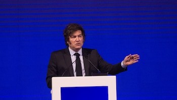 Milei cierra el AmCham Summit bajo la sombra de una inflación al alza y con un giro en su discurso hacia los empresarios