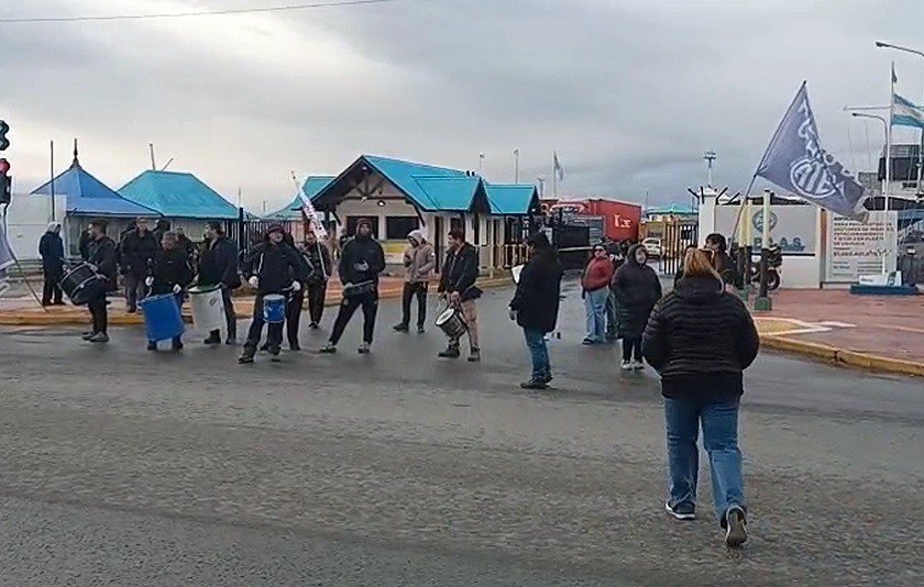 Tensión en el puerto de Ushuaia: trabajadores en vilo por intervención nacional que impide el ingreso de 80 operarios