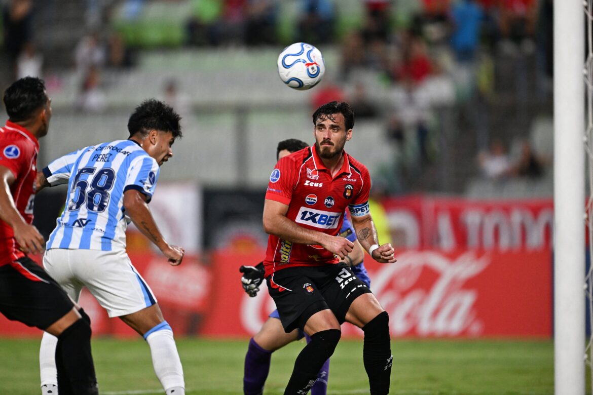 La sequía ofensiva persigue a Racing: otro paso en falso en Caracas que agudiza la preocupación