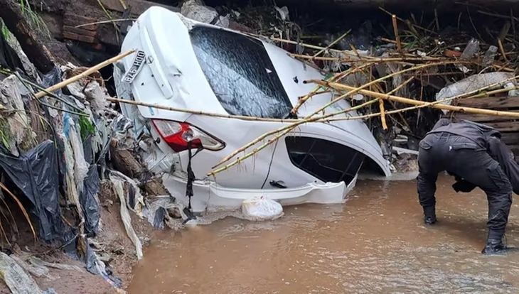 Tragedia en Tucumán: hallaron sin vida a una pareja que permanecía atrapada dentro de su rodado durante el violento temporal