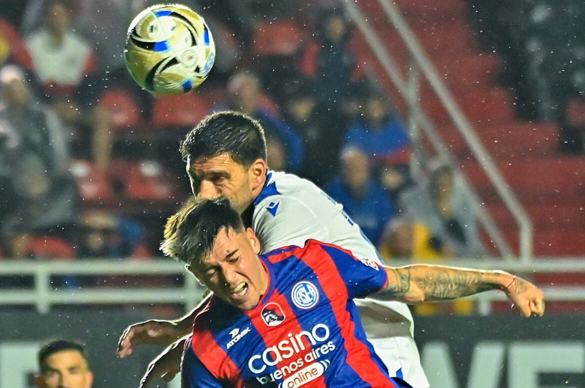 Bajo un cielo cambiante, San Lorenzo no pudo con Vélez y quedó al borde del sueño