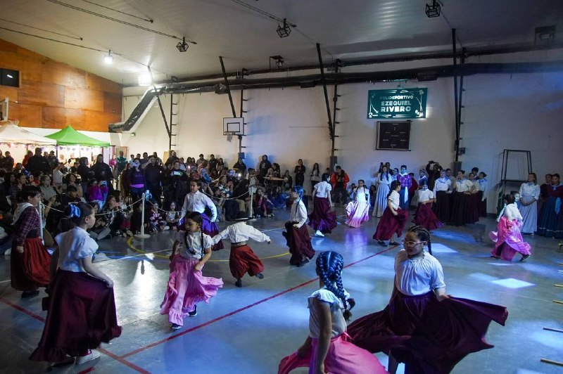 Tolhuin celebró el Día de la Patria con una gran peña en comunidad