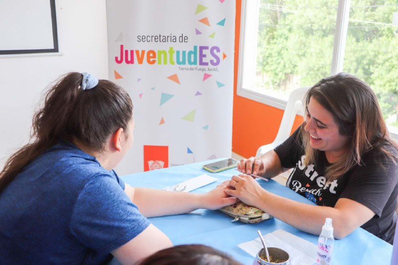 SEMINARIOS PROVINCIALES PARA LAS JUVENTUDES: SPA DE MANOS Y CAPPING DE UÑAS