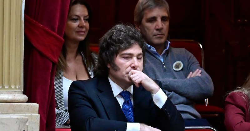 Bajo la sombra de los escándalos, el oficialismo acelere su calendario legislativo para enterrar el etiquetado frontal e imponer una controvertida ley de apuestas