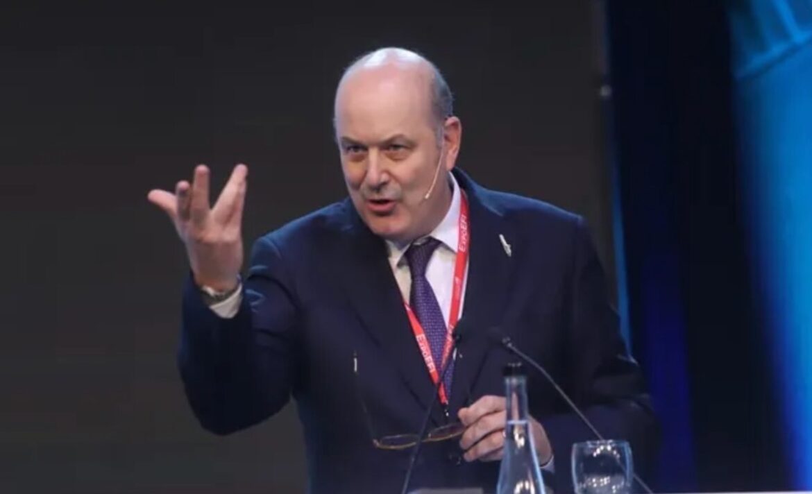 Sturzenegger impulsa la creación de “sociedades de IA”: empresas sin empleados humanos que pagarían impuestos en el país