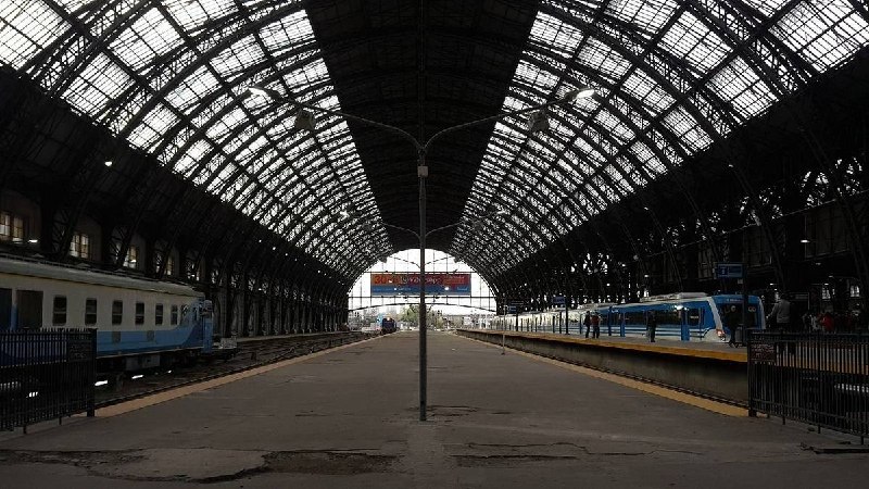 Transporte público: oficializan un plan de aumentos escalonados en trenes y colectivos para los próximos cinco meses
