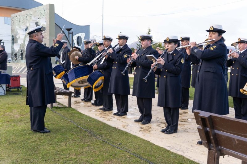 USHUAIA RINDIÓ HOMENAJE A LOS 323 HÉROES DEL CRUCERO ARA GENERAL BELGRANO A 44 AÑOS DE SU HUNDIMIENTO
