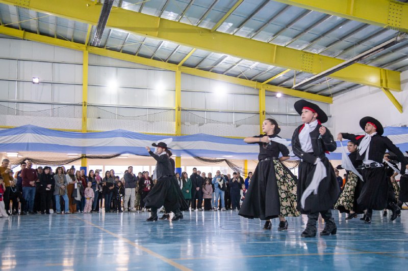 SE CELEBRÓ EN TOLHUIN EL ACTO CENTRAL POR EL 216° ANIVERSARIO DE LA REVOLUCIÓN DE MAYO
