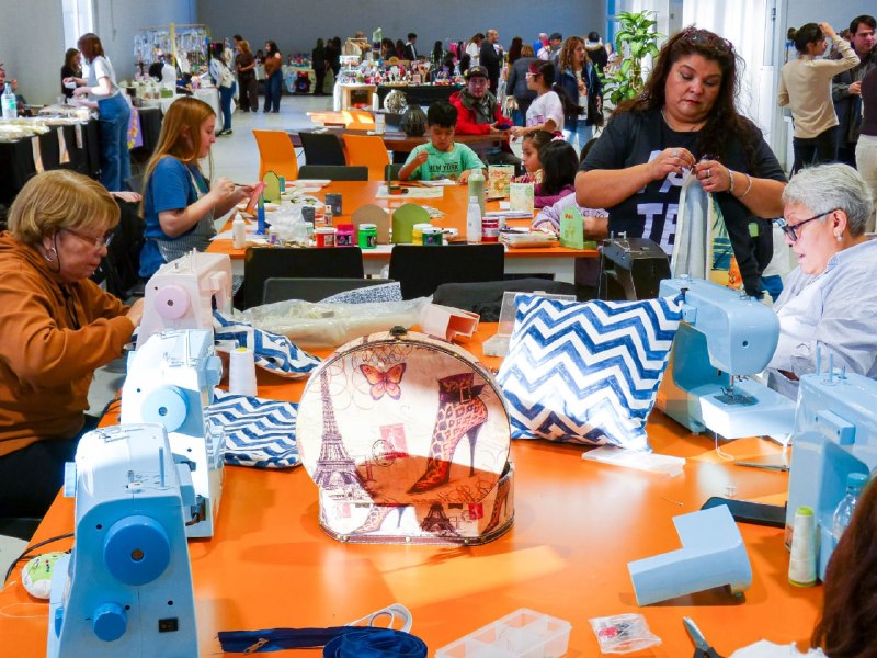 EL “BAZAR DEL FUEGO” REUNIÓ A EMPRENDEDORES Y A LA COMUNIDAD EN EL PASEO DEL MUELLE