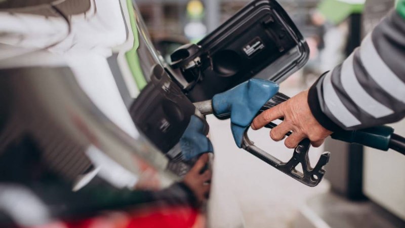 El consumo de combustibles se derrumba por tercer mes seguido: la guerra en Medio Oriente y la pérdida de poder adquisitivo golpean el mercado