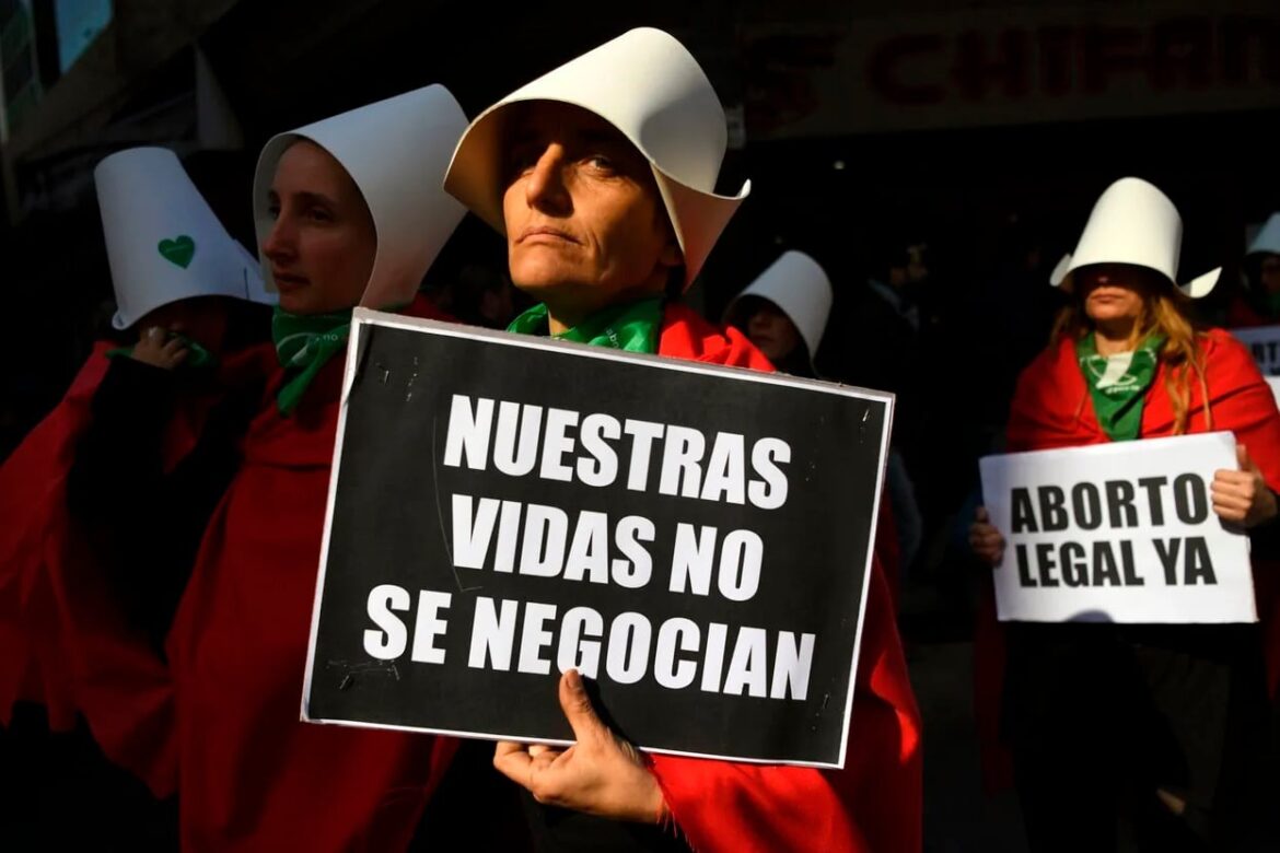 Alerta en las organizaciones de derechos humanos ante la filtración de datos médicos de una mujer que accedió a una interrupción legal del embarazo
