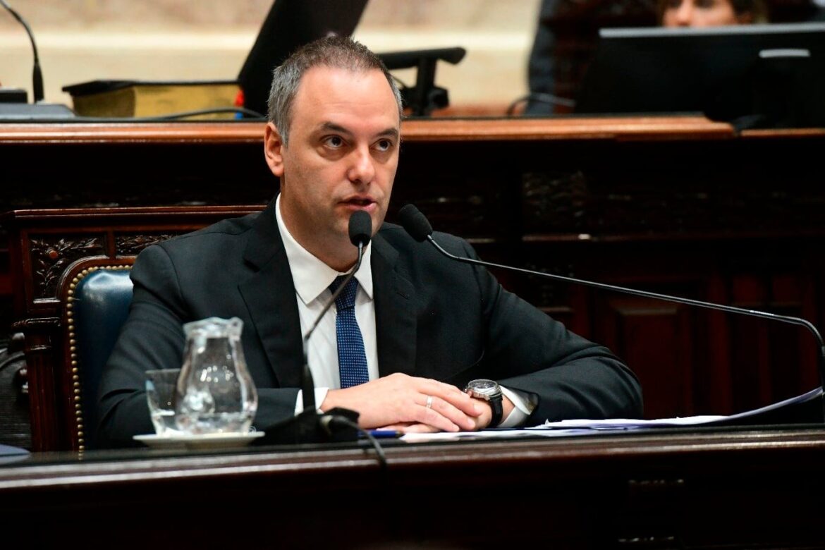 Adorni oficializó el envío de un nuevo paquete legislativo al Congreso mientras se demora su declaración jurada patrimonial