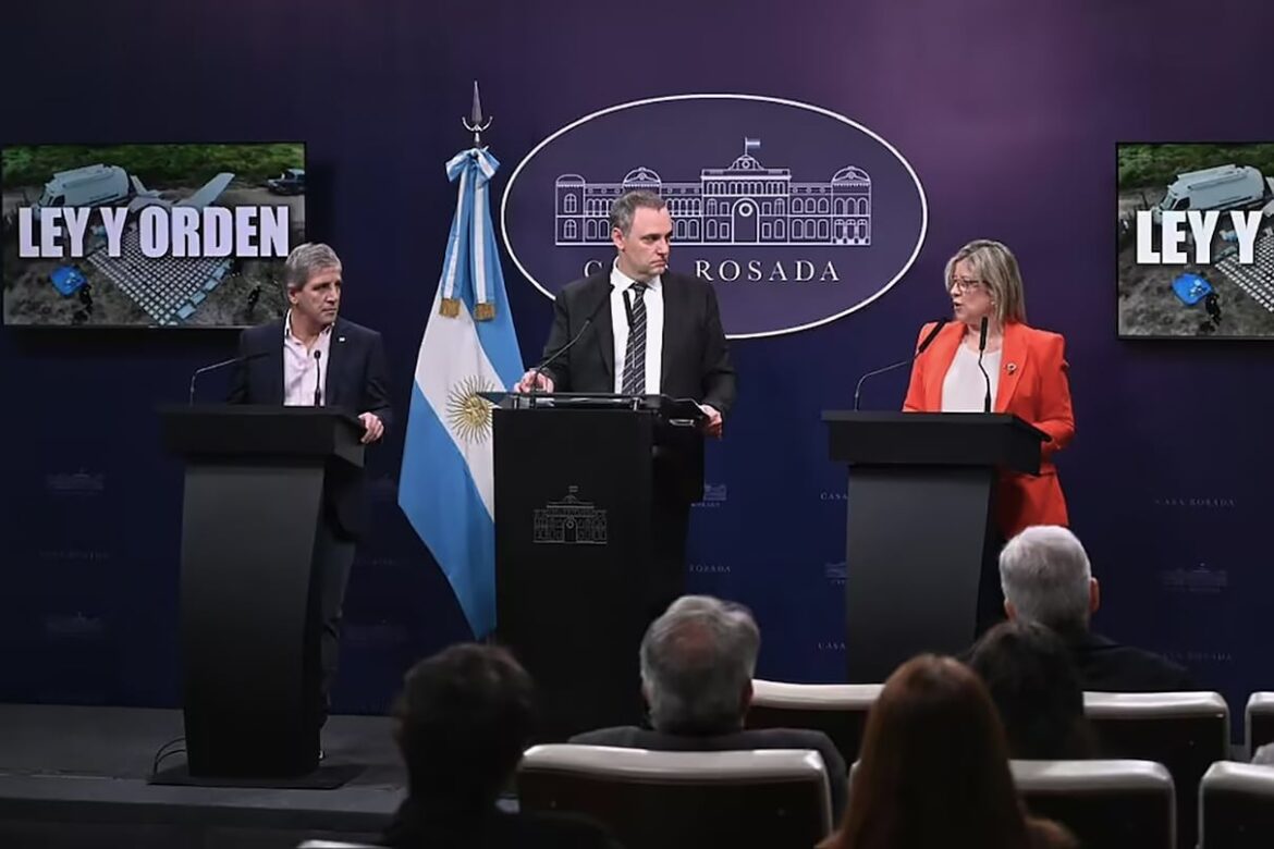 Entre evasivas y un papelón institucional: el Gobierno vuelve a esquivar las denuncias por sobresueldos en una tensa puesta en escena