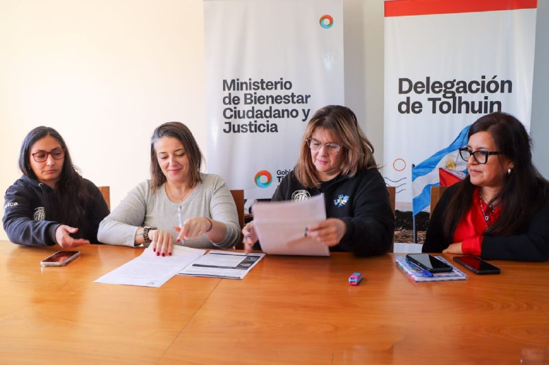 GOBIERNO Y ATE TOLHUIN FIRMARON UN CONVENIO PARA FORTALECER LA DIPLOMATURA UNIVERSITARIA DE ACOMPAÑANTES COMUNITARIAS CONTRA LA VIOLENCIA DE GÉNERO