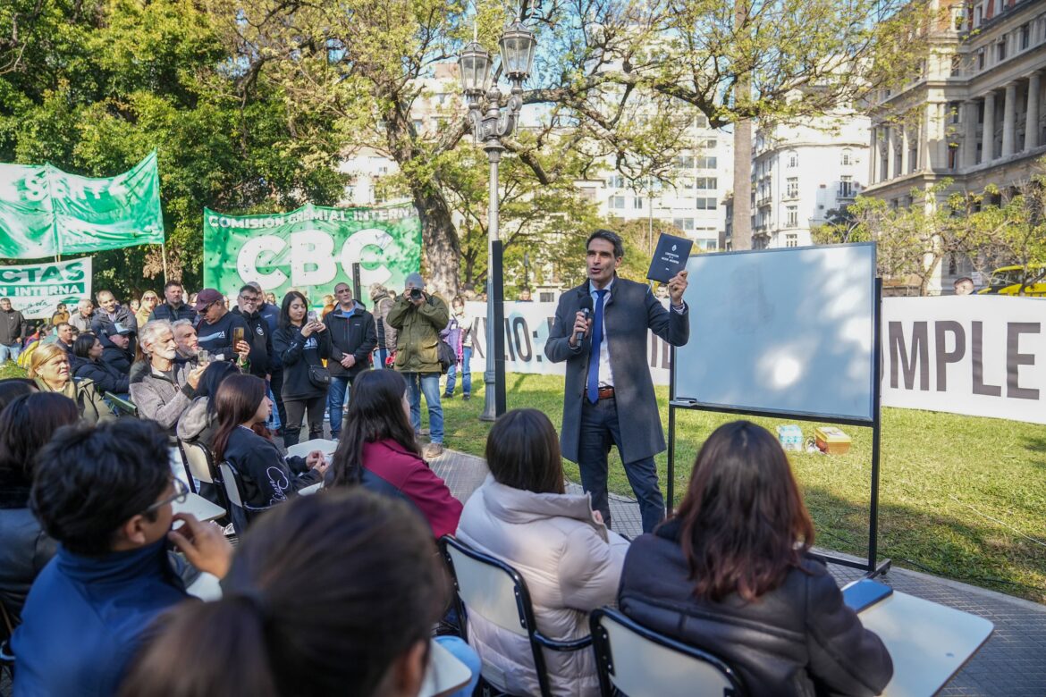 Bajo un cielo de consignas, la comunidad universitaria sitió Tribunales para exigir a la Corte que active la ley de financiamiento