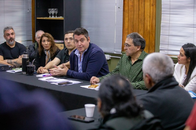 MARTIN PEREZ Y VECINOS ANALIZAN PROYECTOS PARA DESCOMPRIMIR EL PUENTE GRAL. MOSCONI
